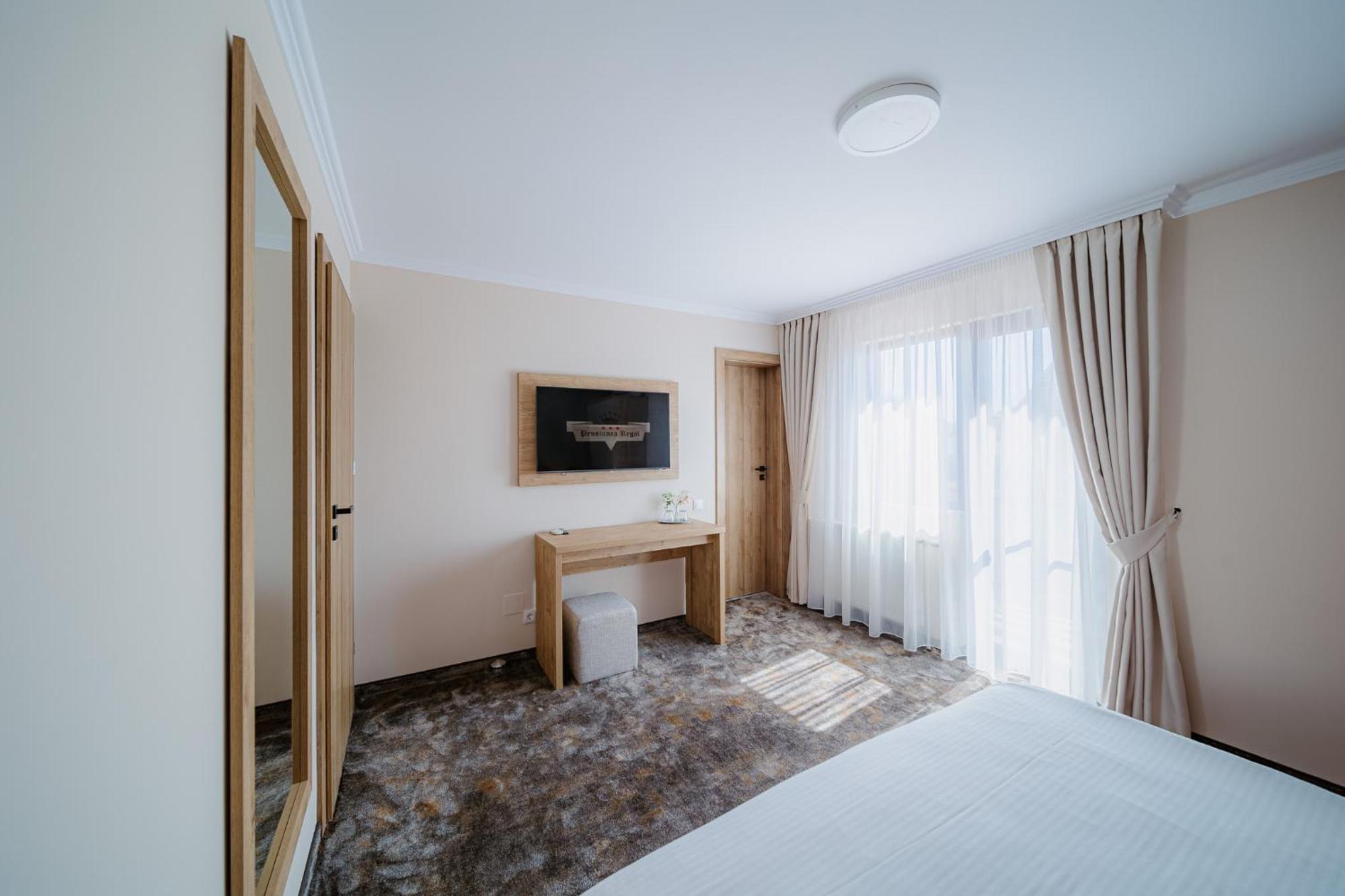 Pensiunea Regal Baile 1 Mai Εξωτερικό φωτογραφία